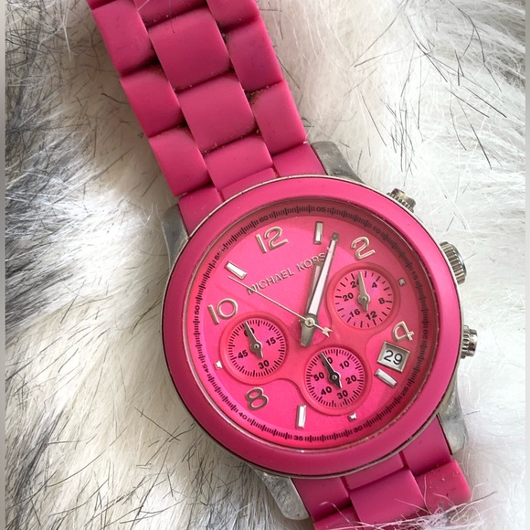 PINK LIMITED EDITION MICHAEL KORS CHRONOGRAPH WATCH - Picture 4 of 10